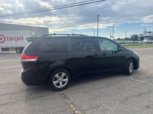 Used 2012 Toyota Sienna LE w/ Towing Pkg FWD image 29