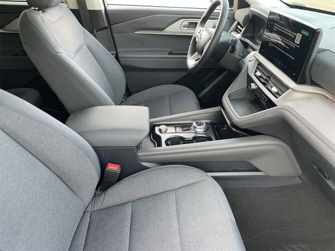 Certified 2025 Ford Explorer Active image 10