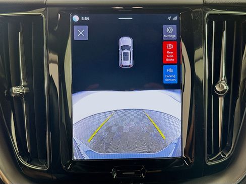 Used 2025 Volvo XC60 B5 Core image 23