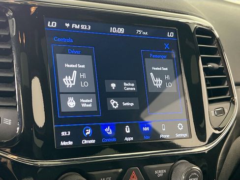 Used 2022 Jeep Grand Cherokee Laredo X image 20