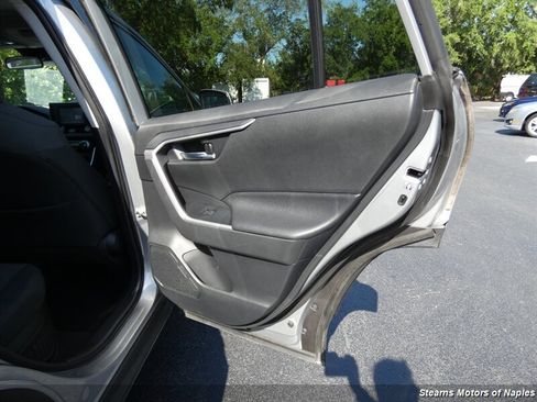 Used 2019 Toyota RAV4 XLE AWD/4WD image 53