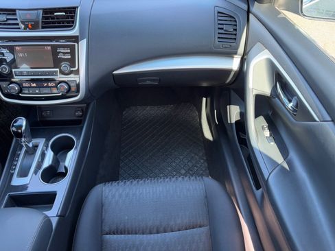 Used 2018 Nissan Altima 2.5 SV image 15