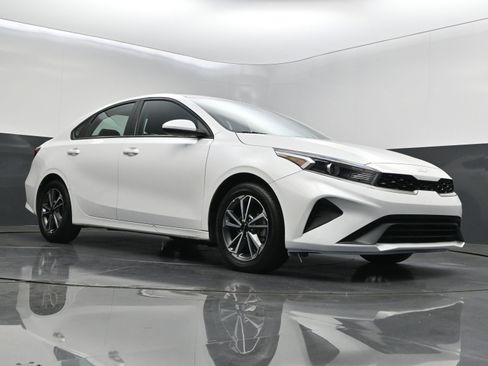 Used 2023 Kia Forte LXS FWD image 31