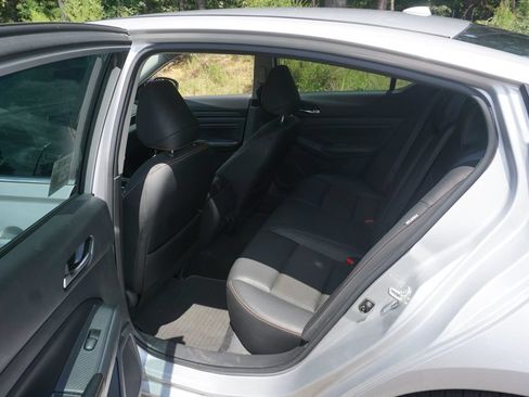 Used 2019 Nissan Altima 2.5 SR FWD image 11