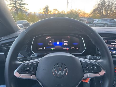 Used 2023 Volkswagen Jetta Sport image 11