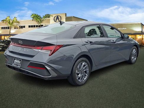 Used 2024 Hyundai Elantra SEL FWD image 7