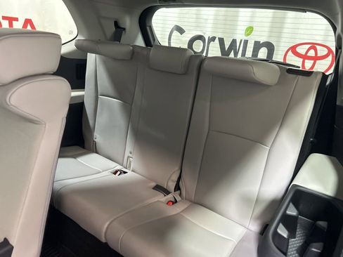 Used 2025 Toyota Grand Highlander AWD Hybrid image 26