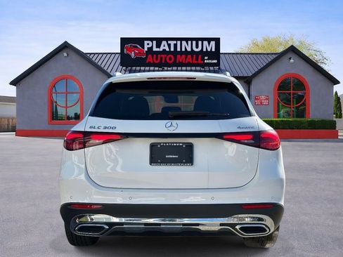 Used 2024 Mercedes-Benz GLC 300 4MATIC image 4
