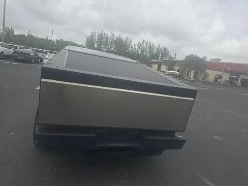 Used 2024 Tesla Cybertruck AWD Crew Cab image 3