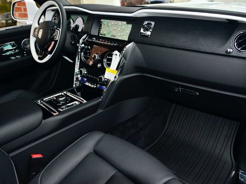 Certified 2023 Rolls-Royce Cullinan w/ Technology Package AWD/4WD image 18