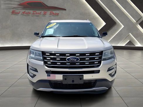 Used 2017 Ford Explorer XLT w/ Equipment Group 202A FWD image 2