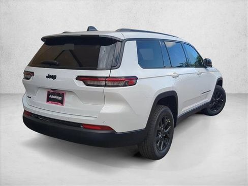 New 2025 Jeep Grand Cherokee L Laredo image 2
