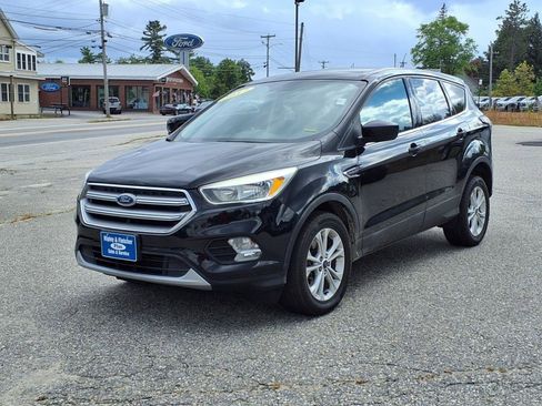 Used 2017 Ford Escape SE image 1