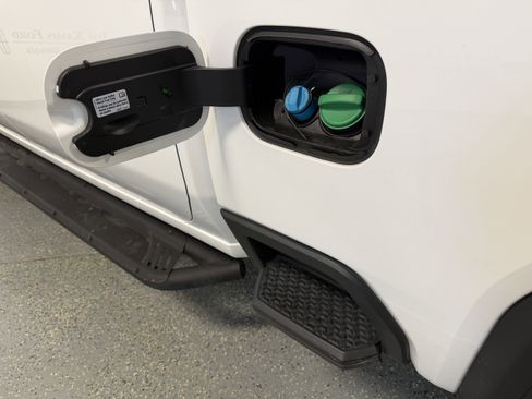 Used 2024 GMC Sierra 2500 AT4 w/ AT4 Preferred Package image 28