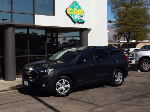 Used 2018 GMC Terrain SLE w/ Driver Convenience Package image 3