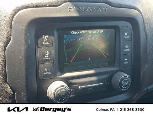 Used 2016 Jeep Renegade Latitude AWD/4WD image 19