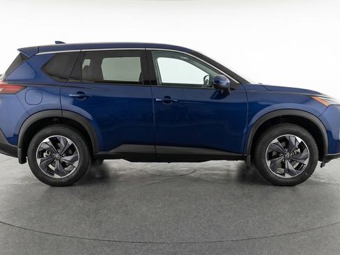 Used 2025 Nissan Rogue SV FWD image 11