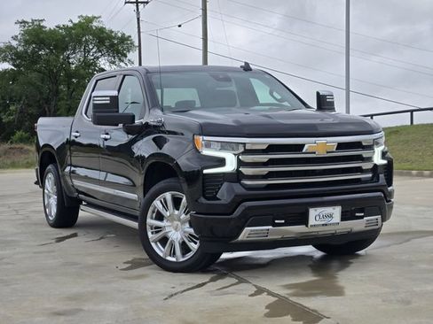 Used 2025 Chevrolet Silverado 1500 High Country w/ High Country Premium Package AWD/4WD image 1