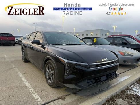Used 2025 Kia K4 LXS image 1
