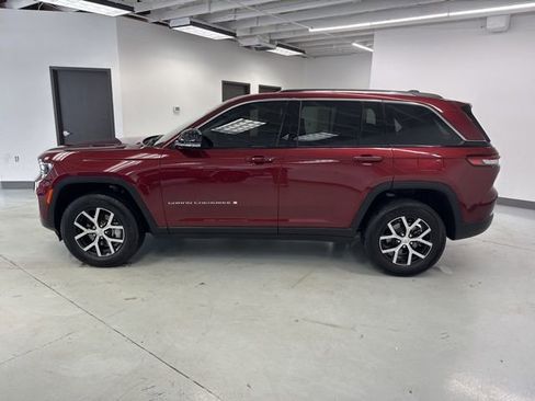 Used 2024 Jeep Grand Cherokee Limited w/ Trailer Tow Package image 6