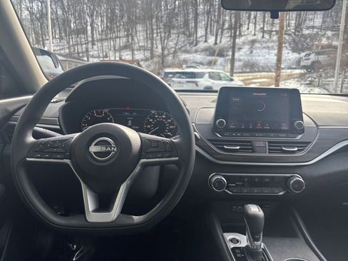 Used 2025 Nissan Altima 2.5 SV image 35