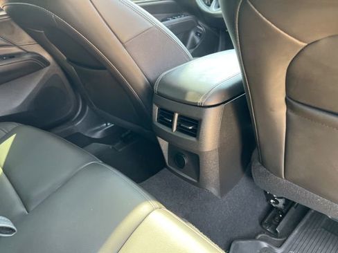 Used 2025 Cadillac CT4 Luxury image 24