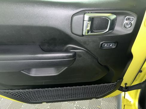 Used 2023 Jeep Wrangler Unlimited w/ Cold Weather Group AWD/4WD image 13