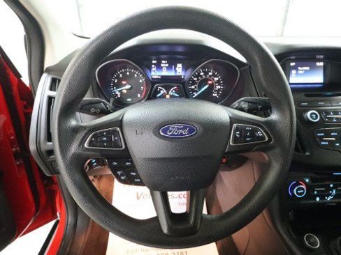 Used 2017 Ford Focus SE FWD image 16
