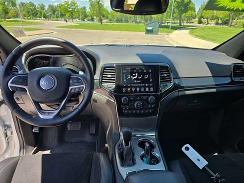 Used 2021 Jeep Grand Cherokee Trailhawk AWD/4WD image 14