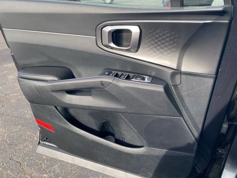 Used 2024 Kia Sorento LX image 19