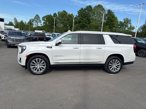 Used 2022 GMC Yukon XL Denali AWD/4WD image 2