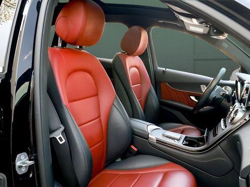 Used 2020 Mercedes-Benz GLC 300 4MATIC w/ Driver Assistance Package image 19