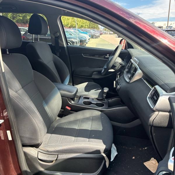 Used 2019 Kia Sorento FWD V6 image 21