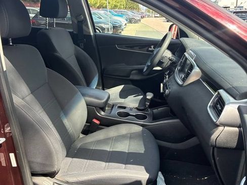 Used 2019 Kia Sorento FWD V6 image 21