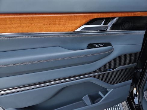 Used 2022 Jeep Grand Wagoneer Series III w/ Rear Seat Video Group 1 image 15