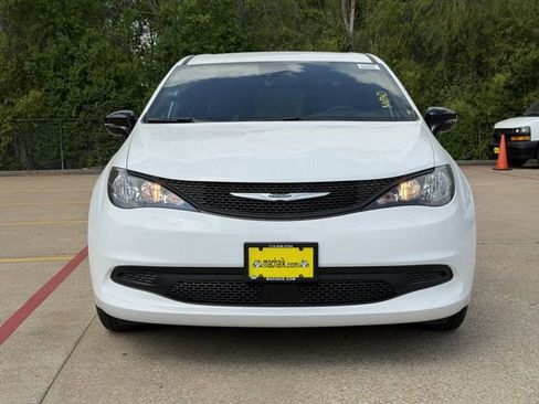 New 2026 Chrysler Voyager LX image 3