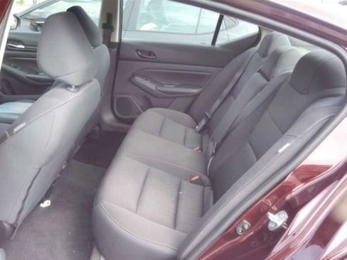 Used 2024 Nissan Altima 2.5 SV FWD image 7