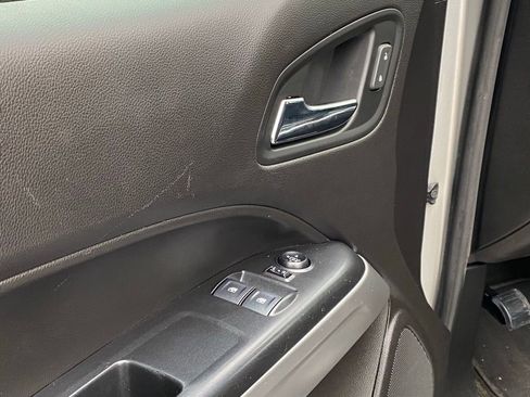 Used 2018 Chevrolet Colorado LT w/ LT Convenience Package image 11