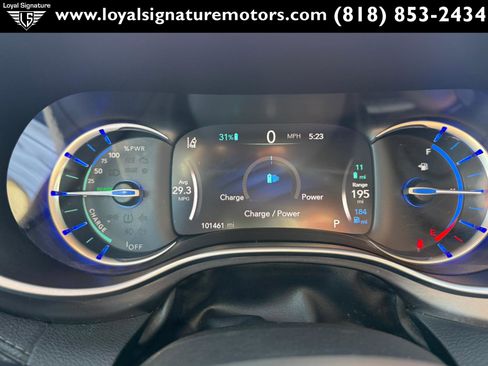 Used 2018 Chrysler Pacifica Limited w/ Advanced Safetytec Group FWD image 34