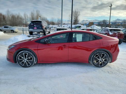 Used 2024 Toyota Prius XLE image 5