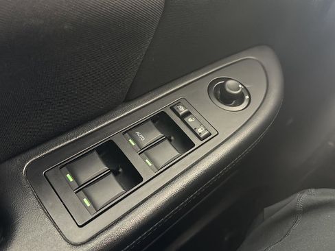 Used 2013 Chrysler 200 LX image 10