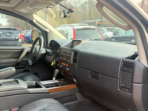 Used 2011 Nissan Titan SL w/ SL Technology Pkg image 12