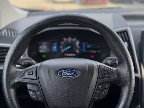 Used 2022 Ford Edge SE w/ Black Appearance Package image 19