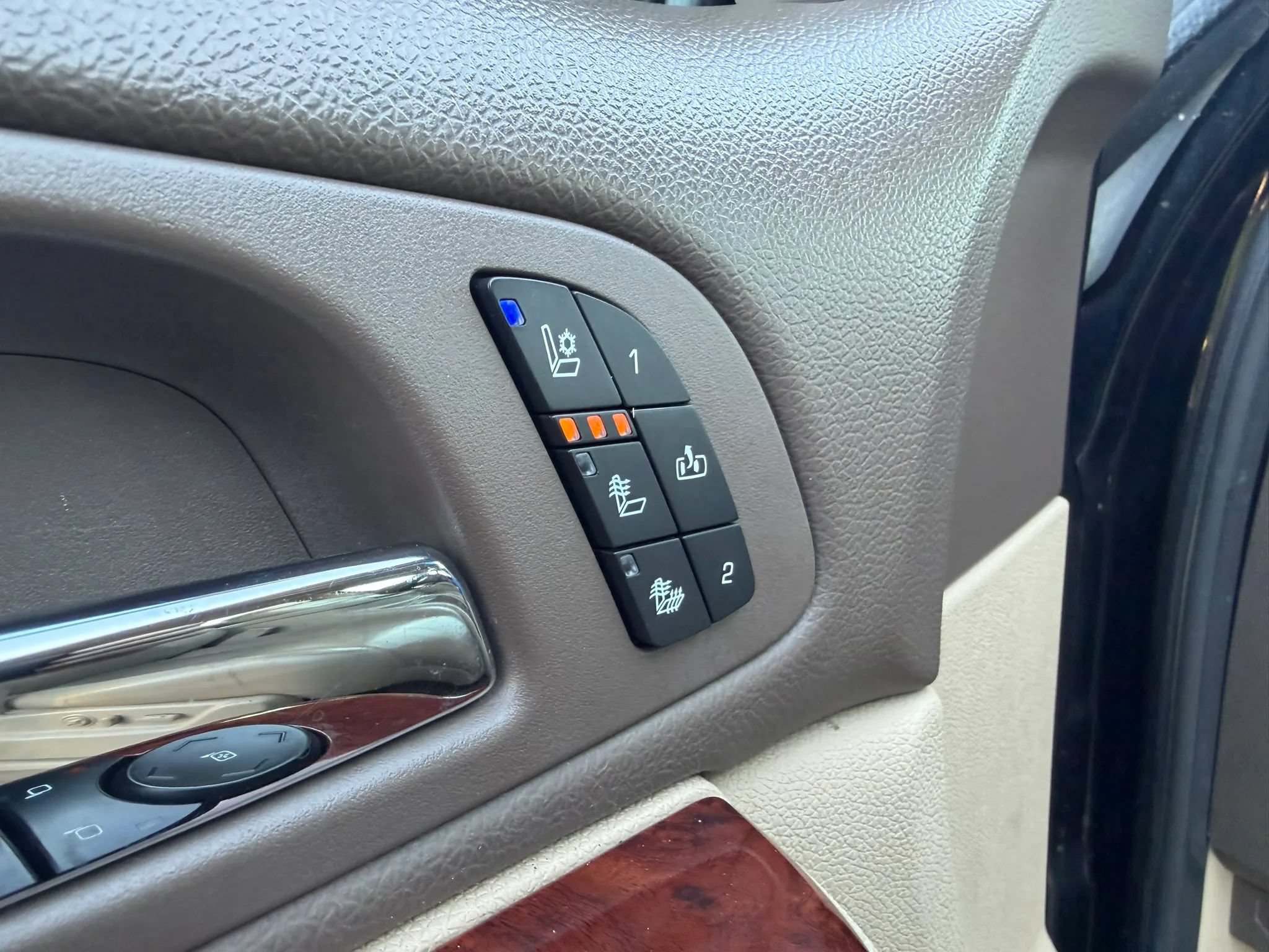 Used 2013 Chevrolet Avalanche LTZ RWD image 15