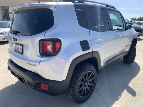 Used 2015 Jeep Renegade Trailhawk w/ Premium Leather Group image 11