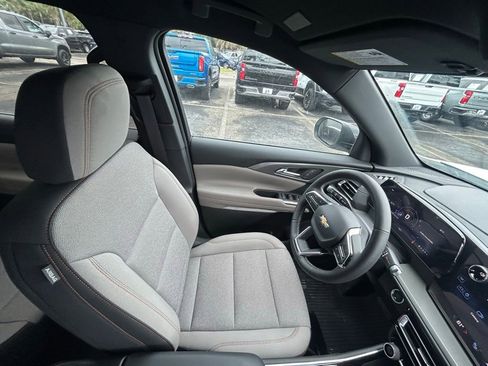 New 2025 Chevrolet Traverse LT w/ Driver Confidence Package AWD/4WD image 26