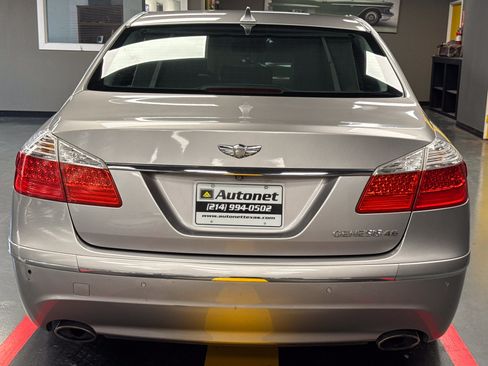 Used 2009 Hyundai Genesis 4.6 w/ Technology Pkg 5 RWD image 4