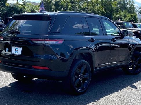 Certified 2024 Jeep Grand Cherokee Limited w/ Black Appearance Package AWD/4WD image 11