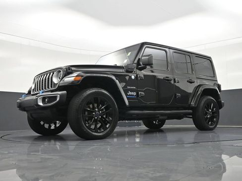 Used 2024 Jeep Wrangler Unlimited Sahara AWD/4WD image 27