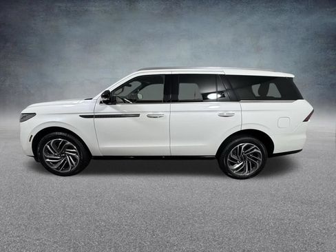 New 2026 Lincoln Navigator Reserve AWD/4WD image 3